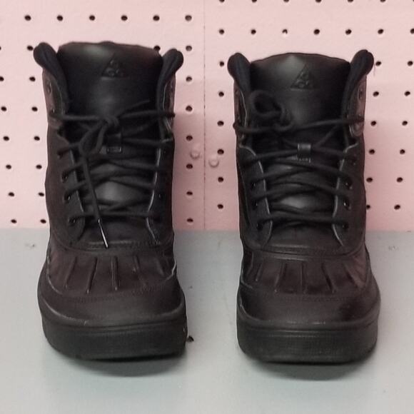 Nike Woodside 2 High ACG Boots
-Size 7Y - Picture 2 of 9